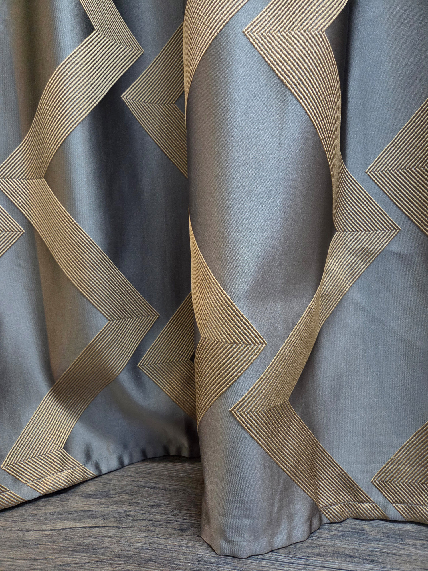 Floor-length designer decor fabric in gray-brown with beige zigzag pattern for high-quality curtains and interior use.