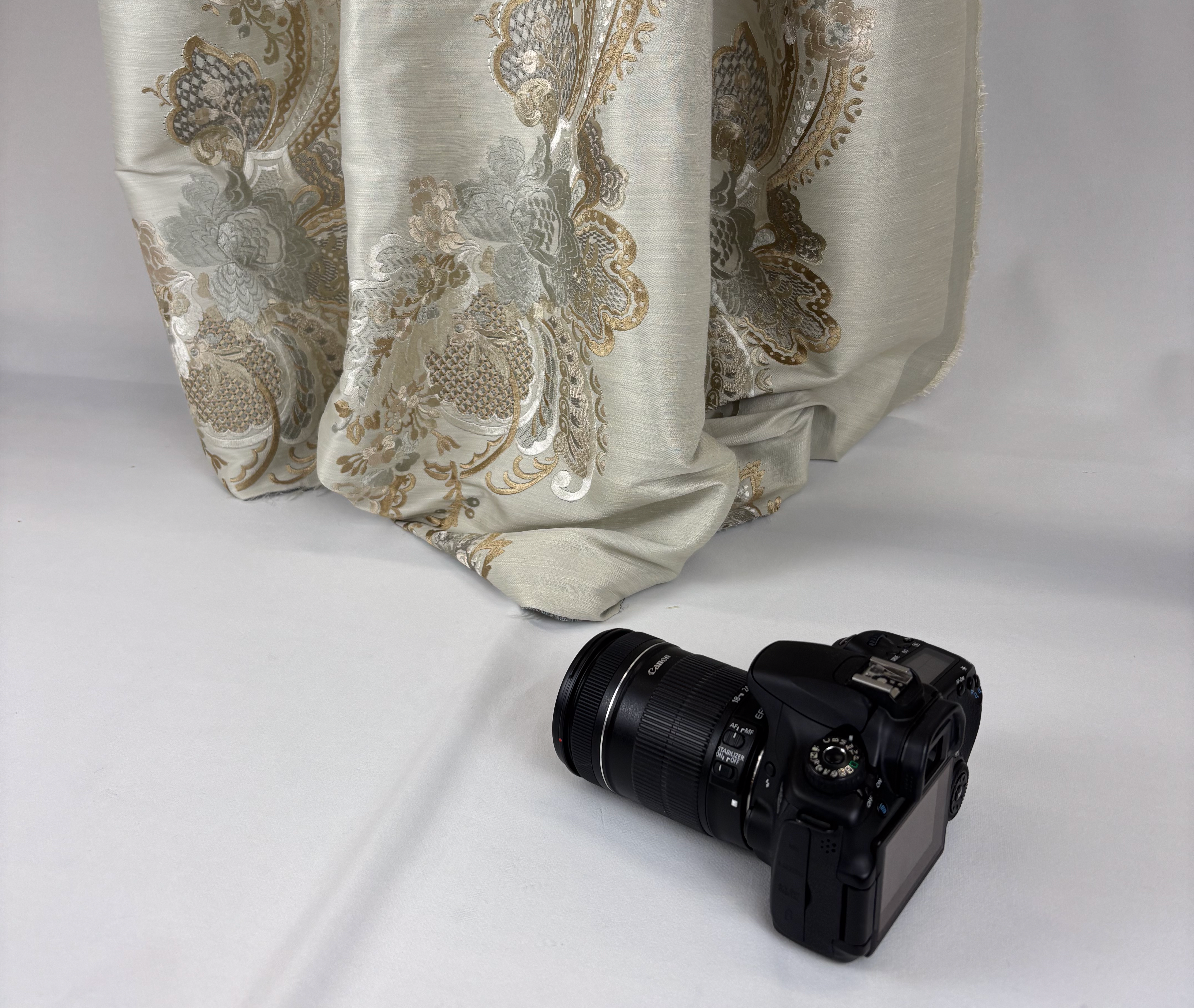 Textile hanging loosely for product photos